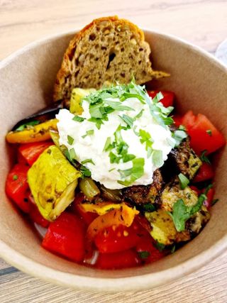 Селска салата (450г)