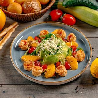 Салат с креветками и авокадо