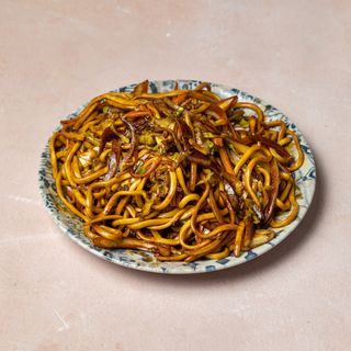 Prženi rezanci sa povrćem 蔬菜炒面