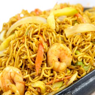 Tallarines fritos a la plancha