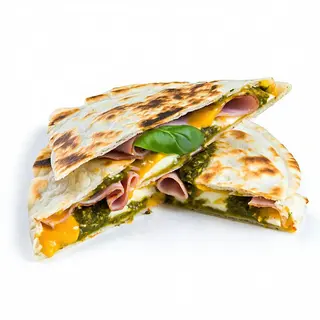 Piadina al prosciutto crudo, squacquerone, pesto e basiloco