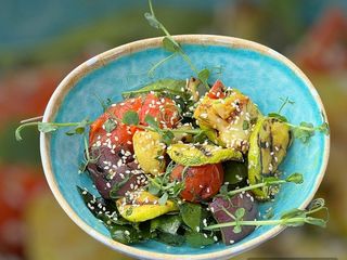 Салат зі спечених овочів та шпинату (240g)