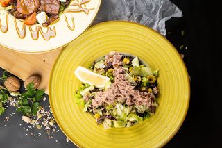 Зелена салата с риба тон (300г)