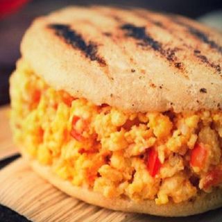Arepas De Huevo Revuelto