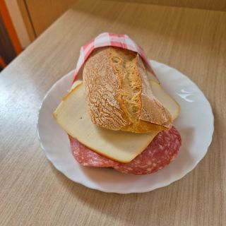 Panino Salame Milano Cavour provola silana affumicata 