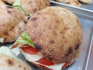 Panino con caprese 