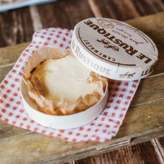 Cheesecake casero de queso Camembert