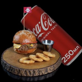 Комбо Бургер з тушеним м'ясом + Соса-соla