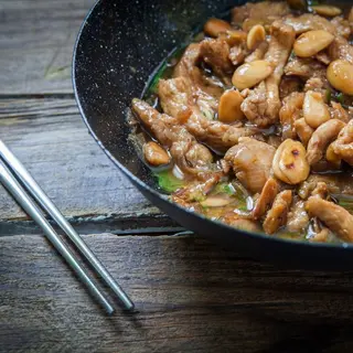 Pollo con Almendras