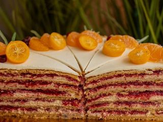 Цілий медовик з карамеллю