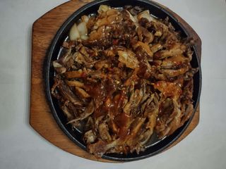 Патешко на плоча с пикантен сос (450г)