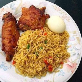Nigerian noodles served with chicken and 1 boiled egg