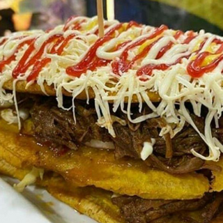 Patacon de Carne mechada 