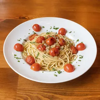 Spaghetti z pomidorkami