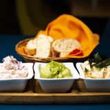 Хумус от нахут, лайм, босилек  (190г)