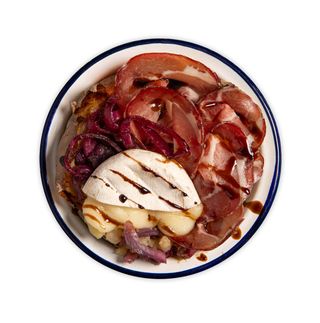 Tomino al forno, cipolla rossa, coppa e crema al balsamico