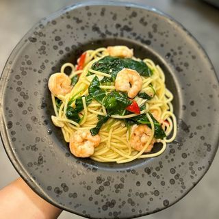 Spaghetti Aglio, Olio & Peperoncino, spinaci, gamberi