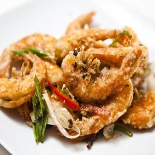 Langostinos fritos con sal y pimienta