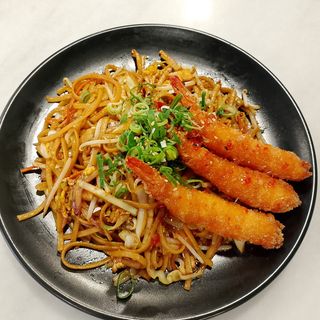 Tallarines con langostinos rebozado