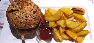 Chicken burger 140 g +  Coca-Cola Zero Lattina 330ml