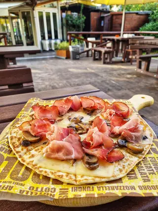 Crudo, mozzarella, funghi porcini
