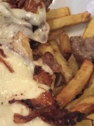 Patatine salsiccia e provola