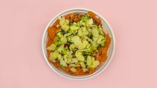 Tartare di Salmone avocado mandorla sesamo