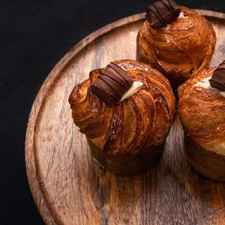 Cruffin z nadzieniem Kinder Bueno