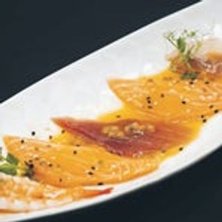 136. Carpaccio misto in passion fruit