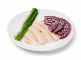 Закуска до борщу (сало, цибуля, мариновані огірки)