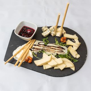 Antipasta Tagliere di formaggi italiani