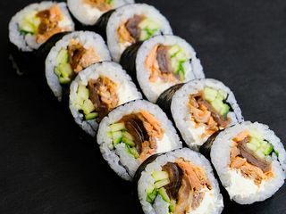 FUTOMAK Z GRILLOWANYM ŁOSOSIEM