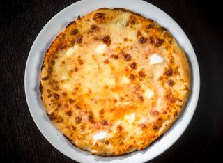 Pizza Quattro Formaggi Mica