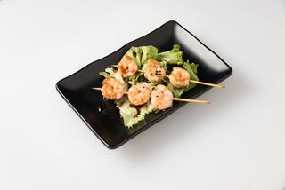 Teppanyaki di spiedini di gamberi in salsa teriyaki