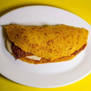 Cachapa de jamón y queso