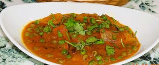 Aloo mutter with bread/lipia