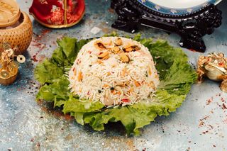 M9-შემწვარი ბრინჯი ბოსტნეულით და ზღვის პროდუქტებით