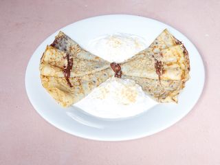 Palačinke sa čokolada kremom, plazmom i šlagom