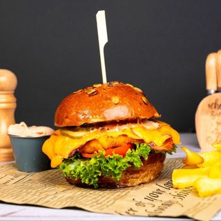 Burger de pui cu garnitură