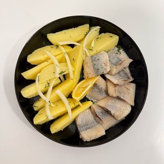 ქაშაყი მოხარშულ კარტოფილთან