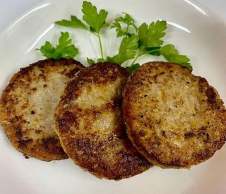 Котлета куриная с подливом (1)шт