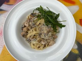 ПАСТА З КУРКОЮ, ПЕЧЕРИЦЯМИ ТА ДОР БЛЮ (280g)