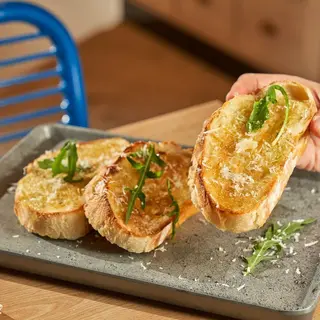 Pane con aglio 
