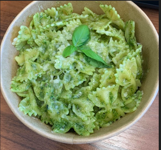 Makaron z pesto bazyliowo-rukolowym
