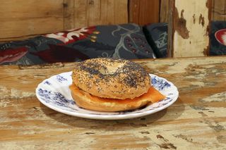 Bagel Relleno De Salmón