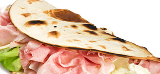 Piadina prosciutto e mozzarella