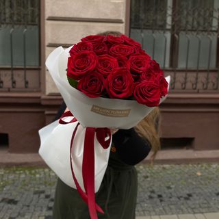 17 троянд Ред Наомі