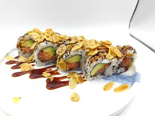 73 Uramaki tartare sake