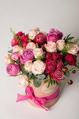 Box a cilindro con mix di rose