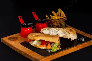 Sendvič sa pilećom salatom 400gr